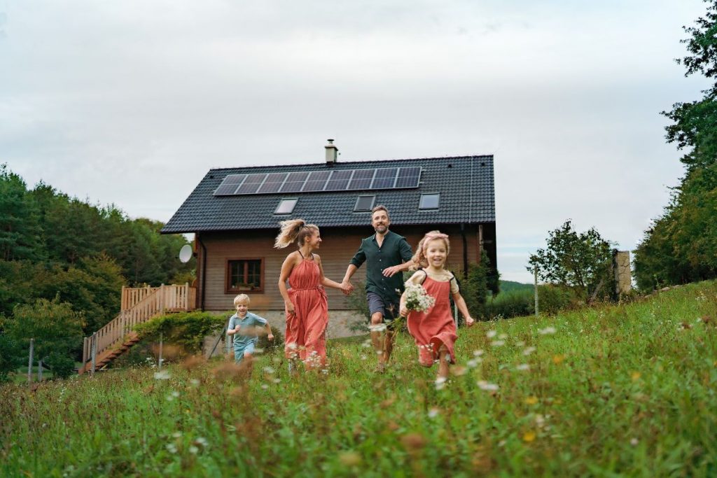 panneaux photovoltaïques et voiture électrique installation solaire